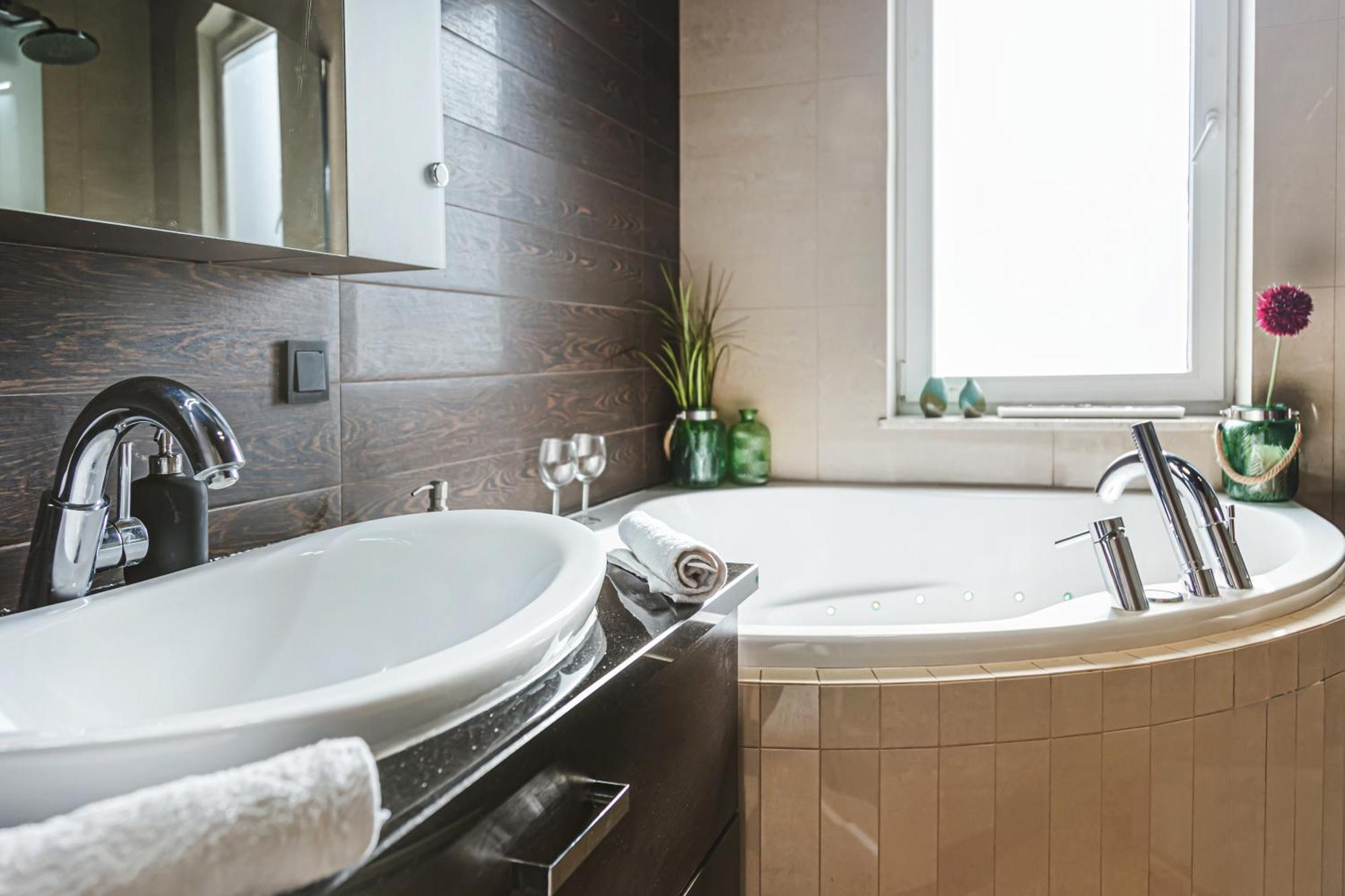 Apartament Z Jacuzzi Parking Balkon 2 Sypialnie Wroclaw Exterior photo